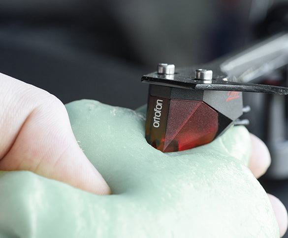 Platenspeler naald schoonmaken