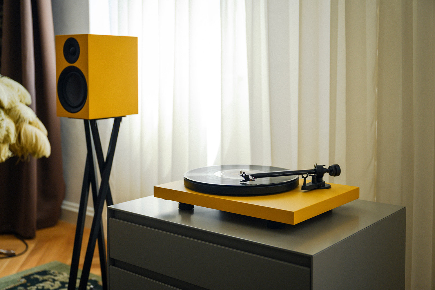 Outlet - Colourful Audio System E