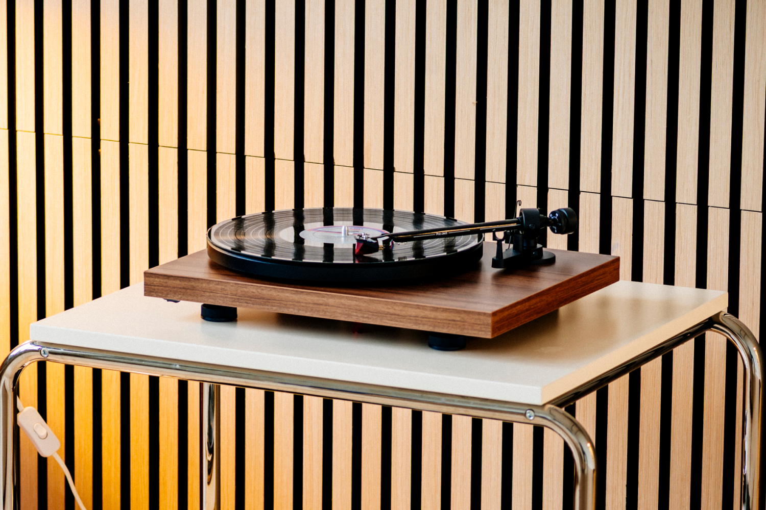 Debut E Carbon Phono Walnoot